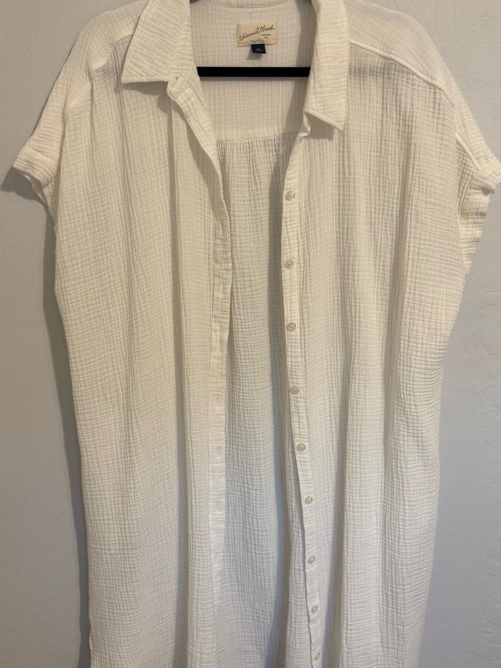 Universal Thread White Textured Short-Sleeve Button-Down Shirt
